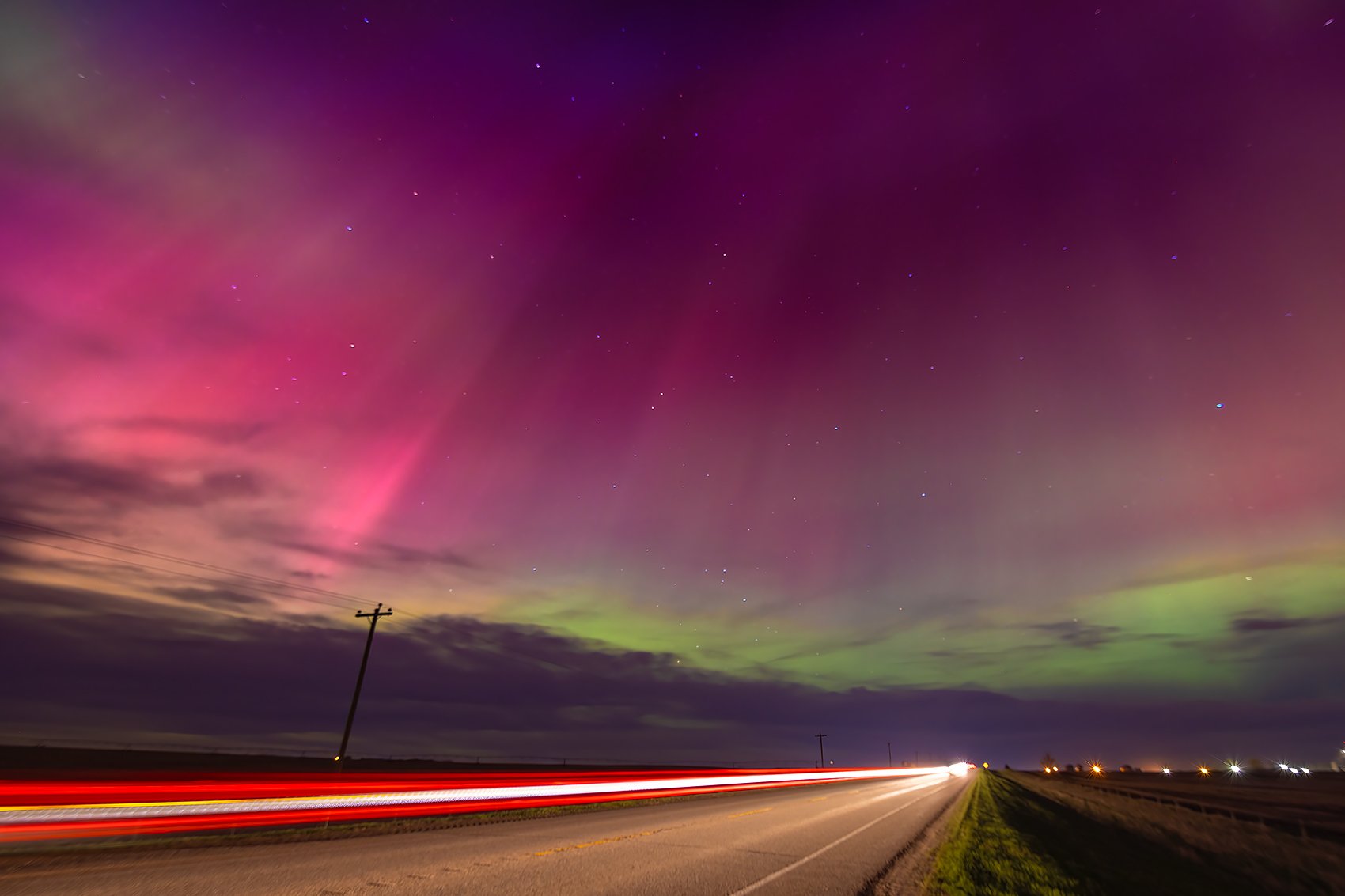 Aurora throwing rays, Hwy 817, North of Strathmore, AB, 2024-04-11