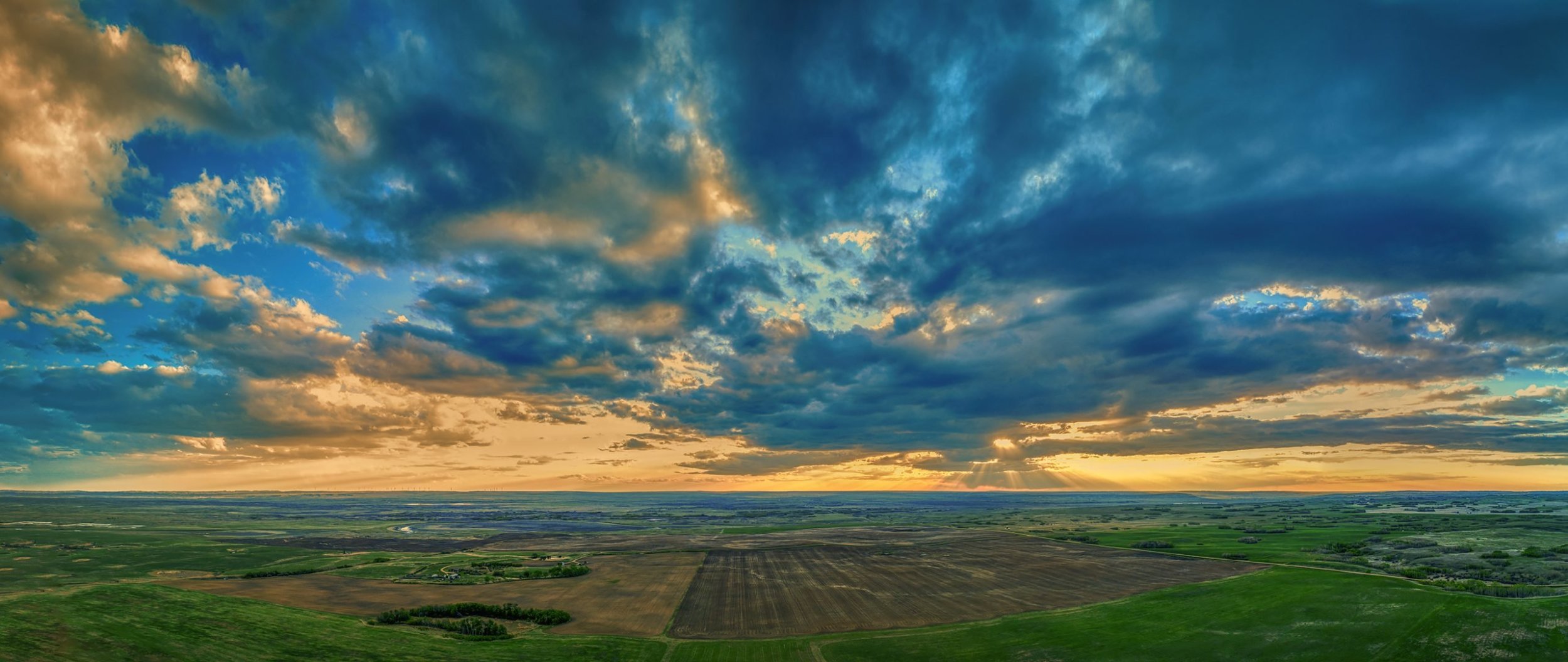 Sunset-west-of-Sunnyridge-Farm-Kirriemuir-Alberta-2024-05-18-scaled